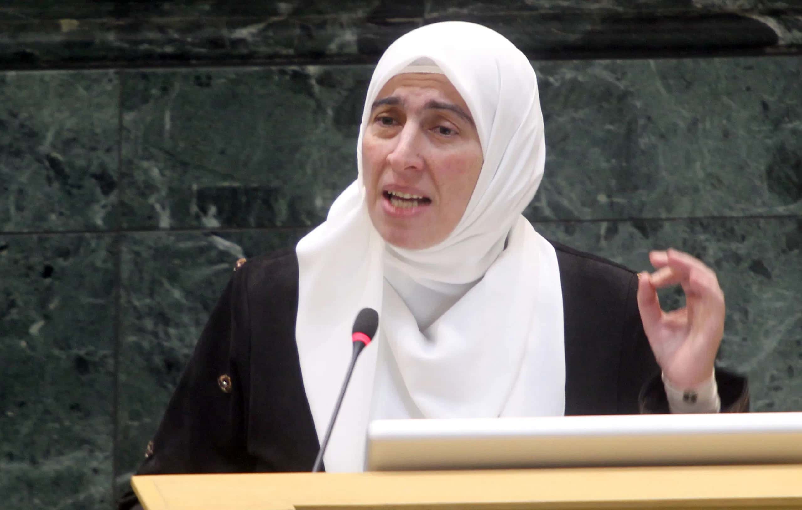 هل يطيح استجواب طهبوب بوزير العمل خالد البكار؟