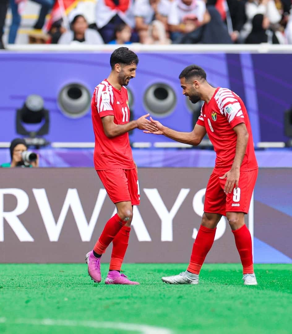 الدار - حل لاعبا المنتخب الوطني لكرة القدم علي علوان ويزن النعيمات، ضم