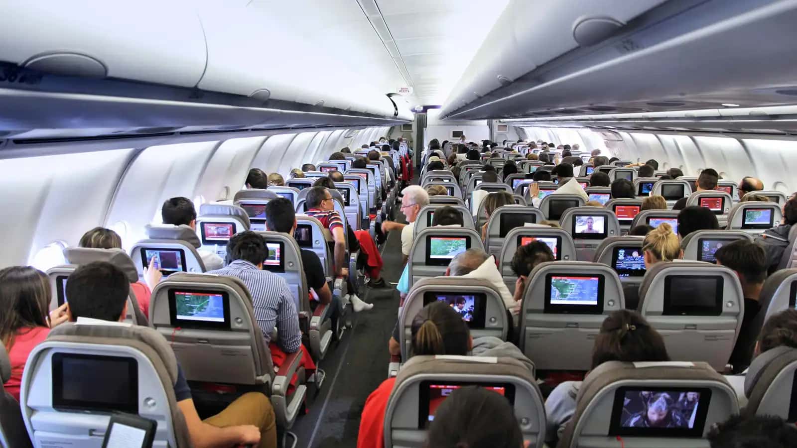 حُكم على رجل الأعمال البريطاني فيليب غولد، البالغ من العمر 64 عاماً، ب