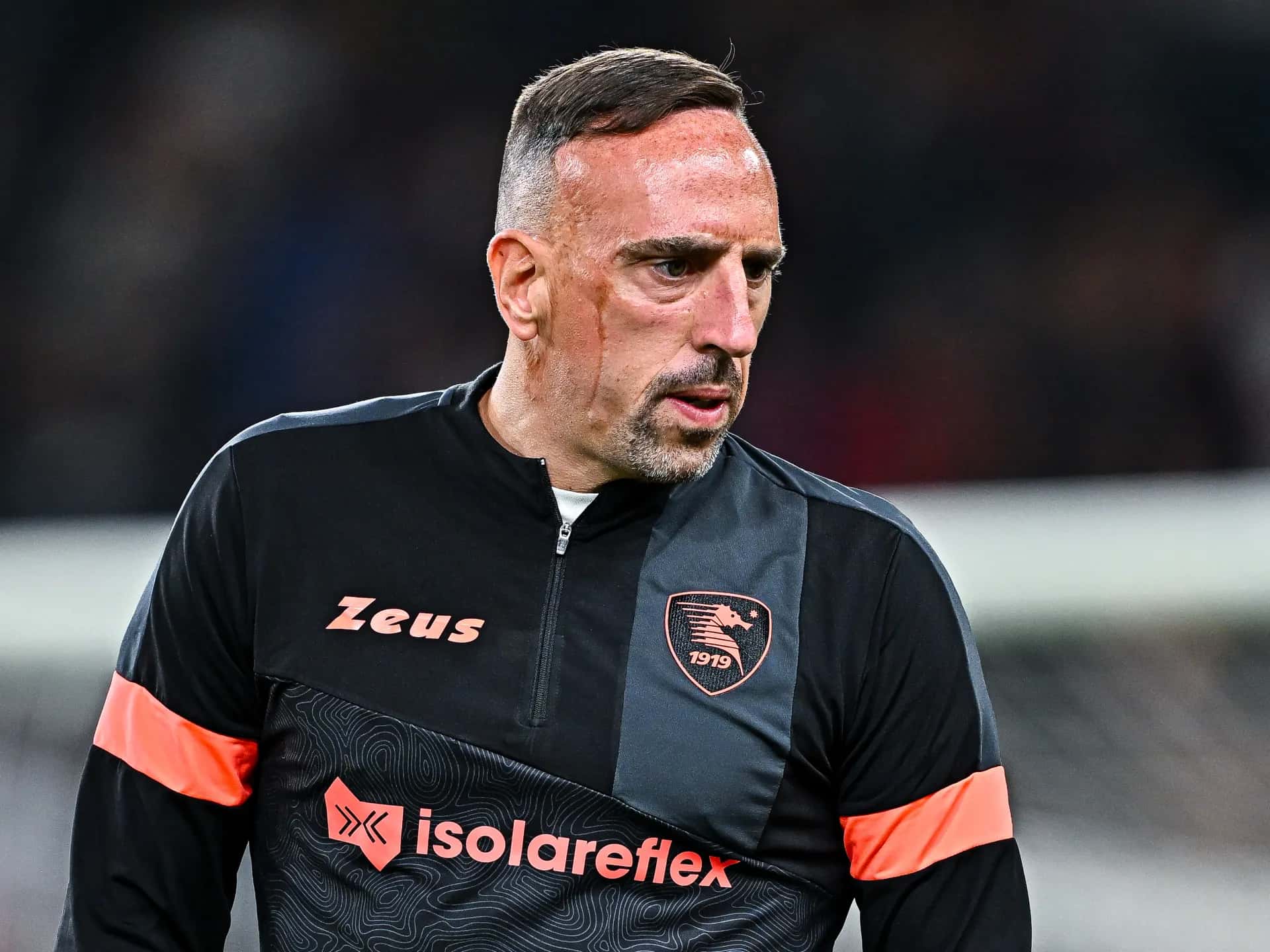 نفى النجم الفرنسي فرانك ريبيري، أسطورة بايرن ميونخ، أي صلة له بما يُعر