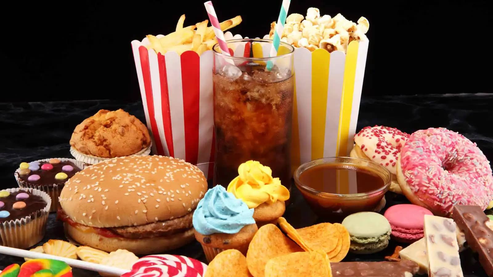 "الوجبات السريعة جدًا" تهدد الصحة والبيئة والإدمان