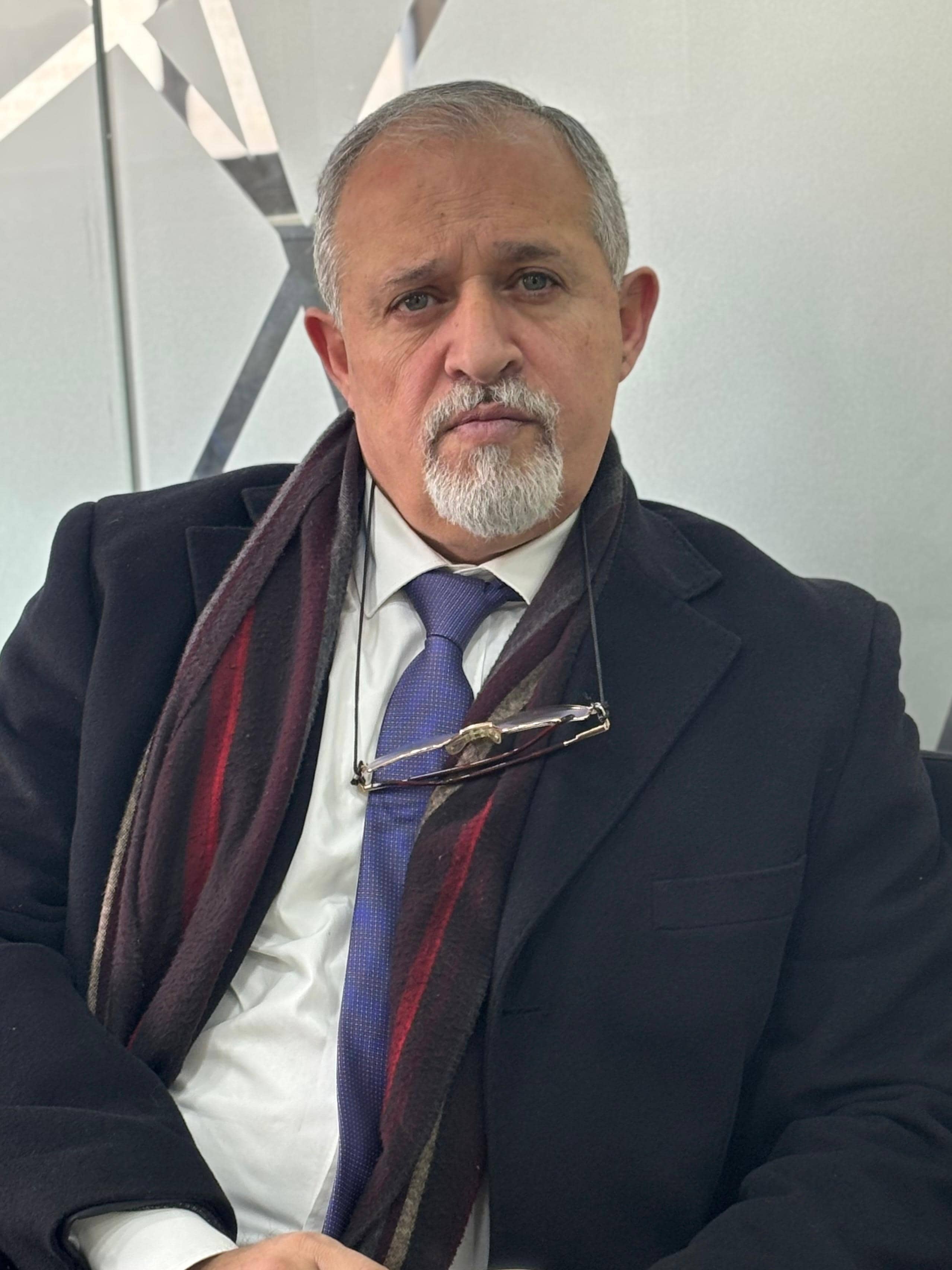 قطع كابل واحد قد يشل العالم.. القطامين يكشف خطورة هرمز وباب المندب على الانترنت