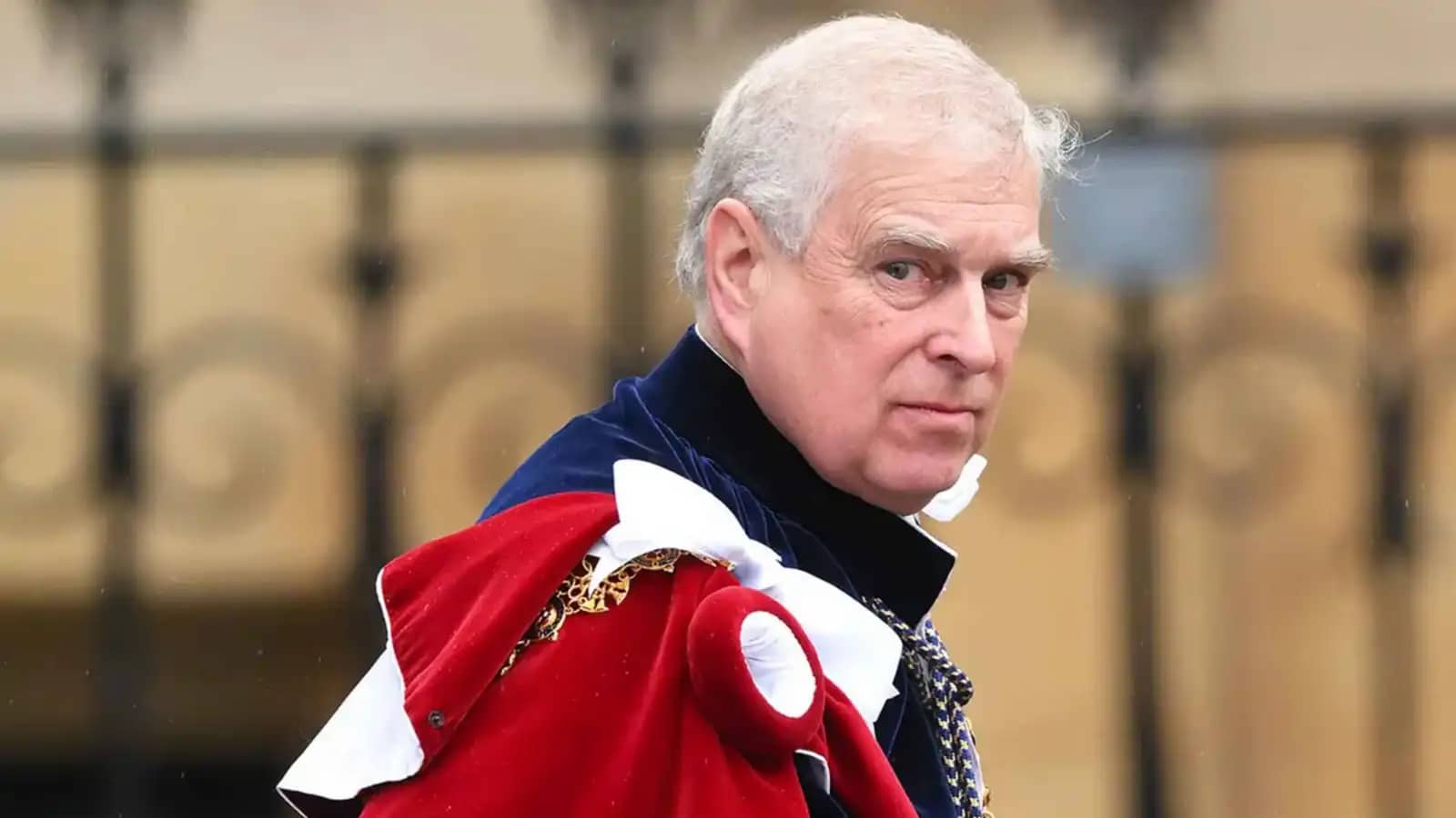 رسائل تكشف مشاركة الأمير أندرو معلومات تجارية حساسة مع إبستين