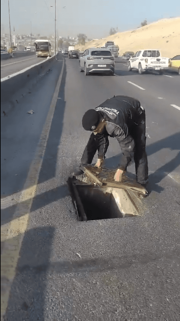 نشمي سير يغلق منهلًا مفتوحًا على طريق سريع لحماية المركبات في أوتوستراد عمان – الزرقاء