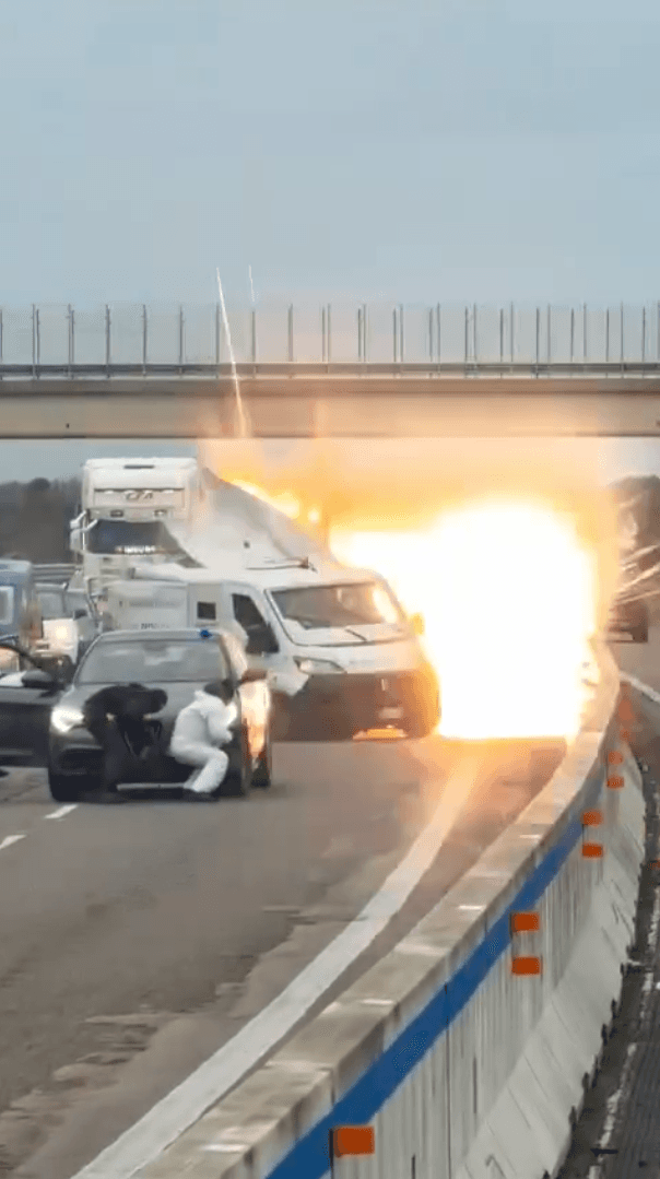 هجوم سينمائي على شاحنة أموال جنوب إيطاليا