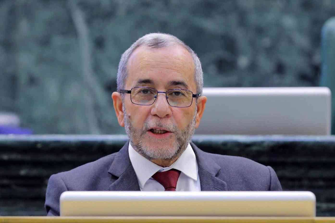 النائب مشوقة يوجه سؤالاً نيابياً للحكومة حول "استغلال المعلمين" في المدارس الخاصة