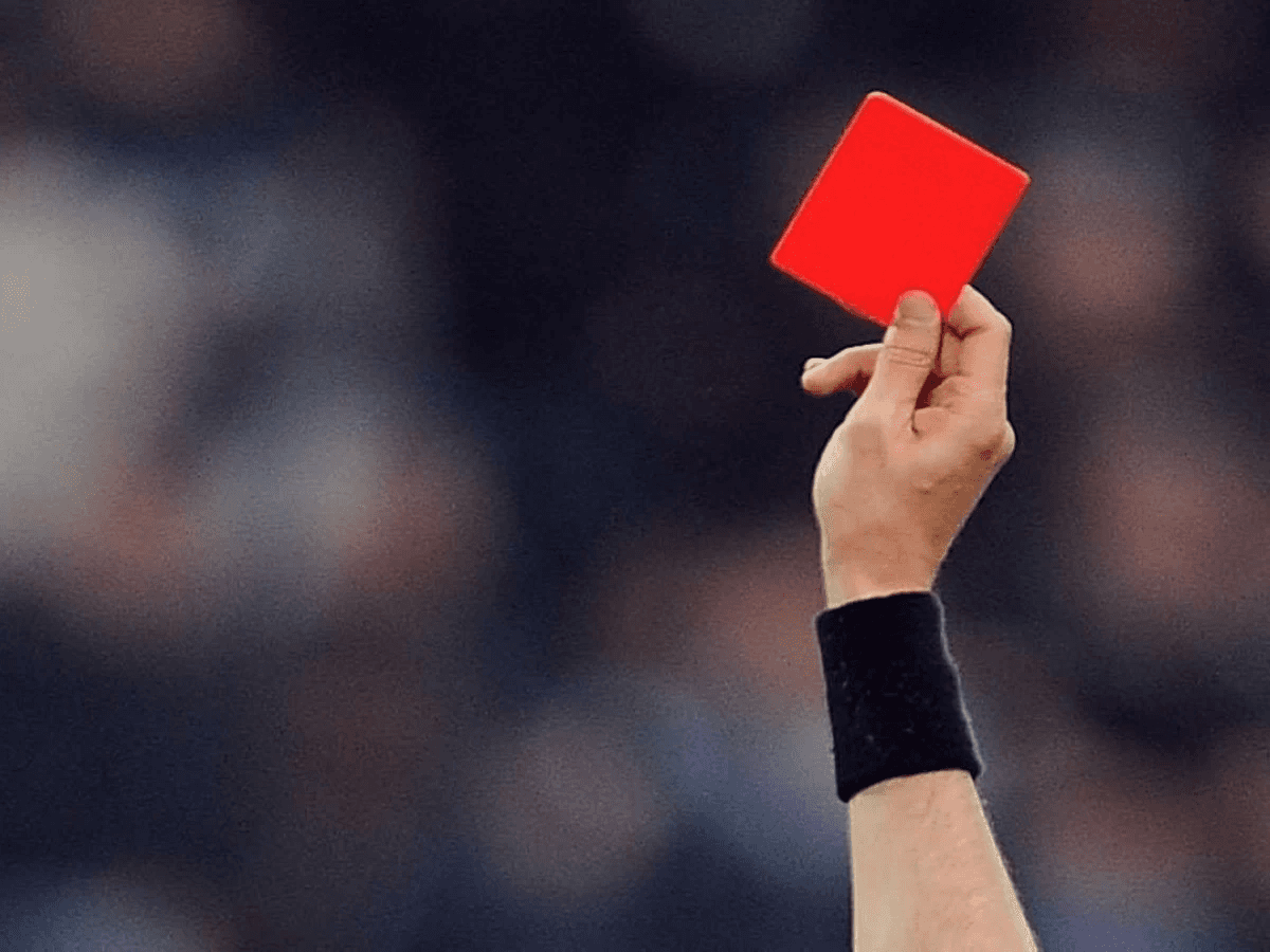 الفيفا تُقر غرامات مالية ضخمة على البطاقات الصفراء والحمراء