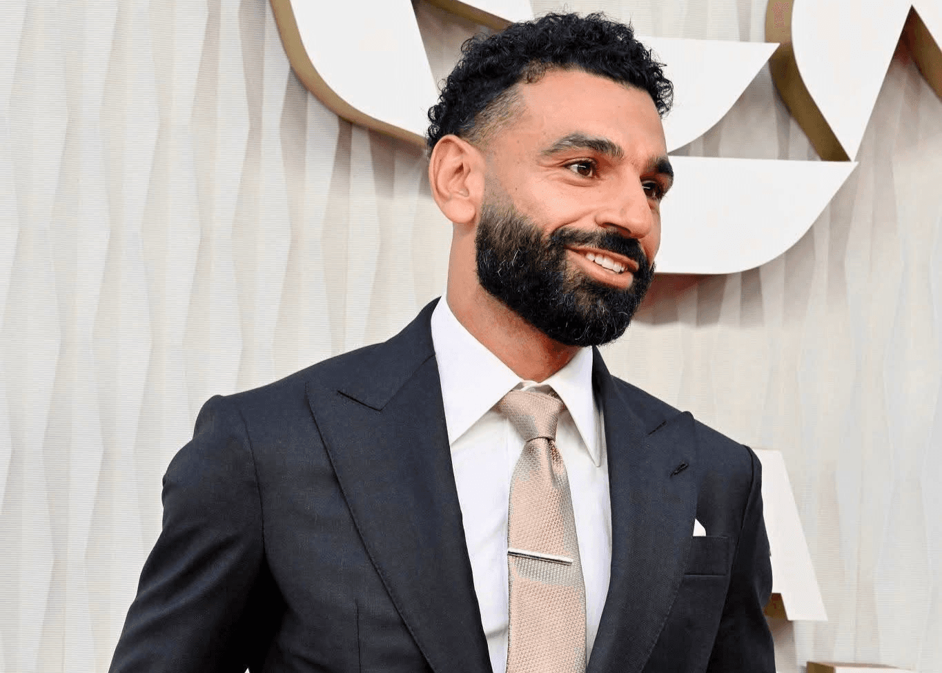 أصول تقارب 73 مليون دولار.. تفاصيل استثمارات محمد صلاح في بريطانيا