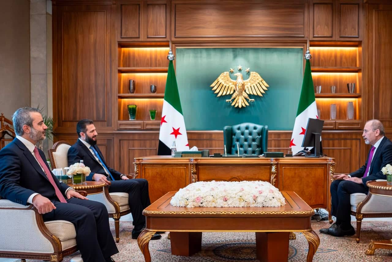 الصفدي ينقل تحيات الملك إلى الرئيس السوري