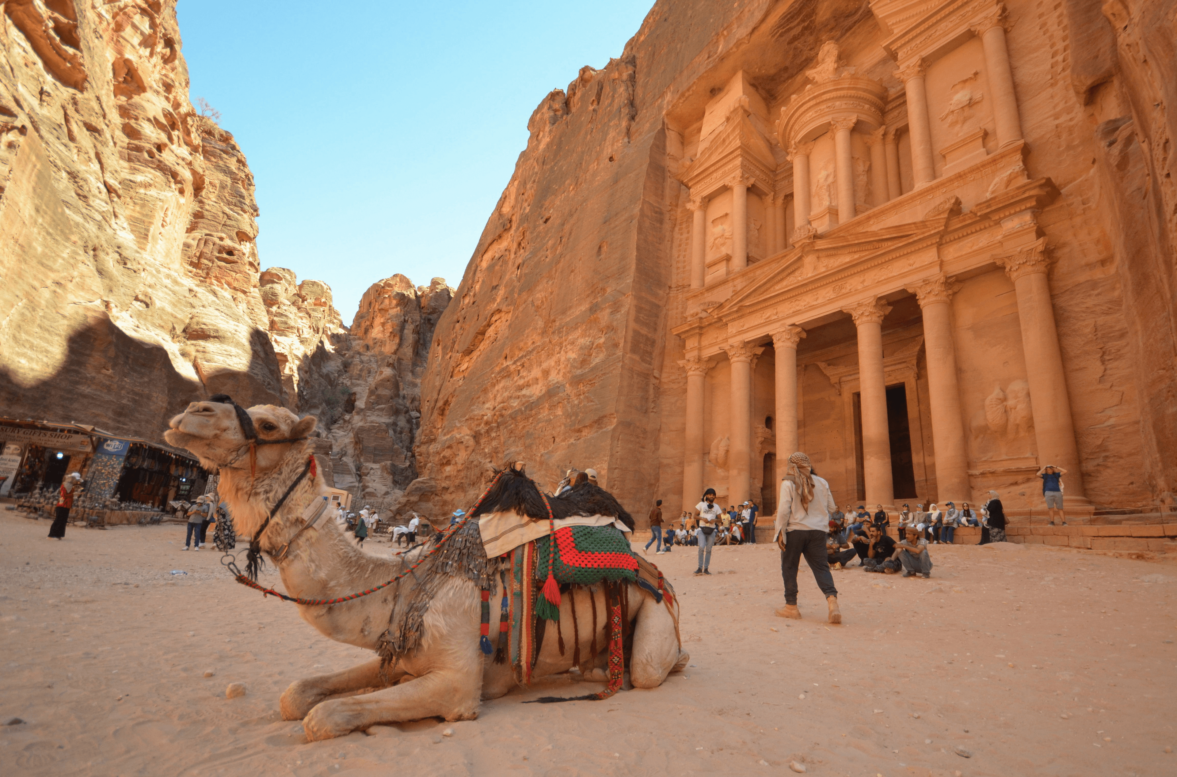 إغلاق 32 فندقاً وتسريح 1000 موظف.. ضربة قاسية لسياحة البترا