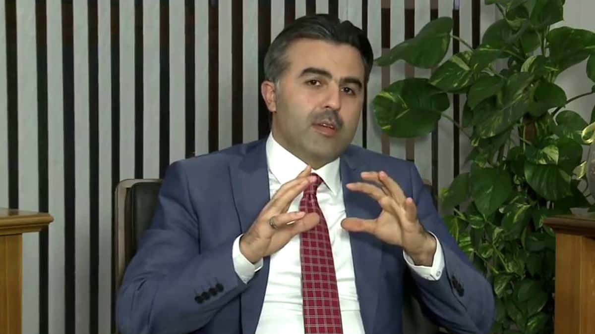 الإعلامي موسى العمر لمحافظ دمشق: الدولة لا تُدار عبر فيسبوك