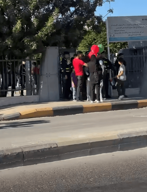 الأردنيون يتوافدون إلى مواقع الاحتفالات بعيد الاستقلال