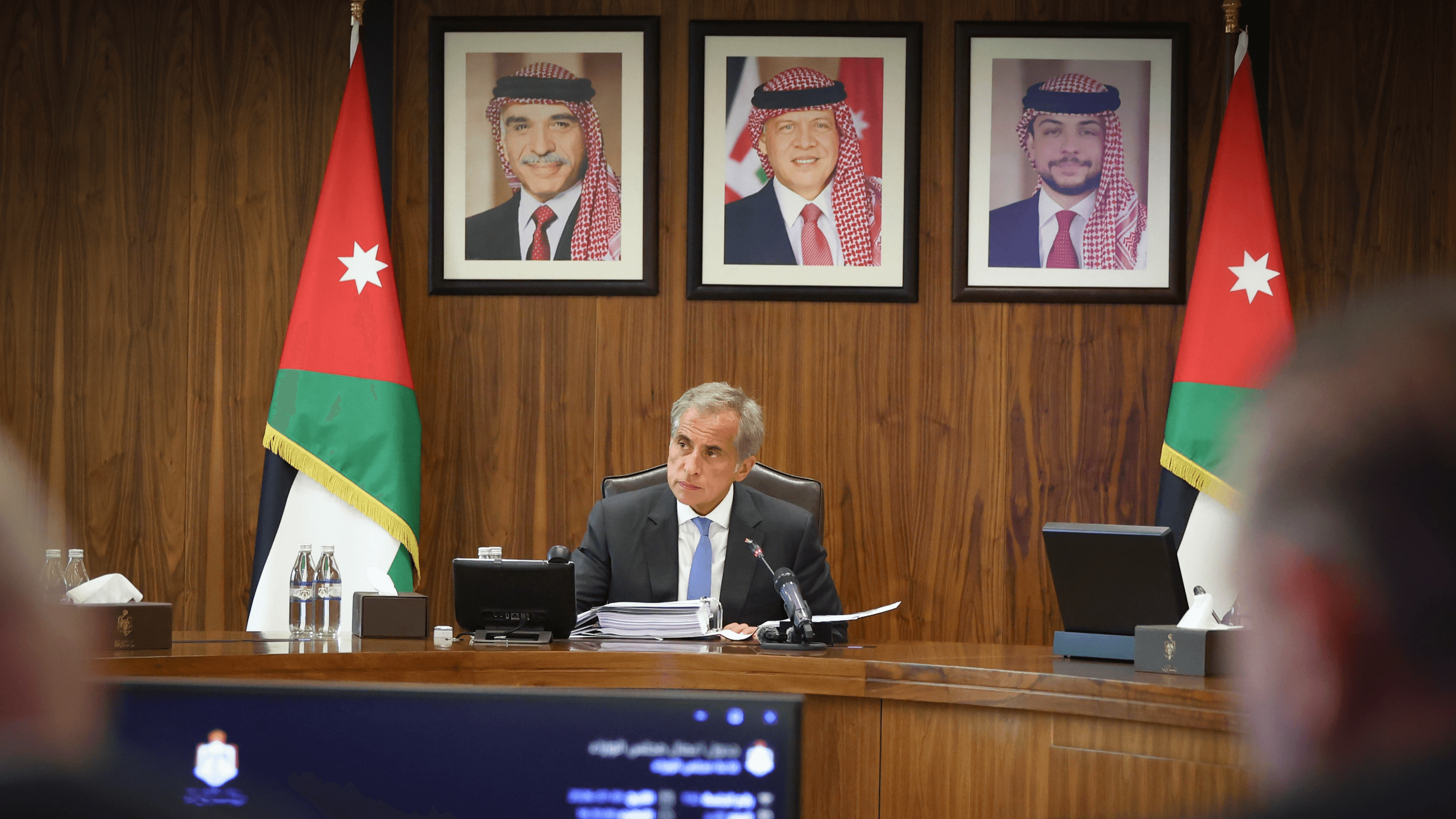 الدار - وجَّه رئيس الوزراء الدكتور جعفر حسَّان، خلال ترؤُّسه لجلسة مج