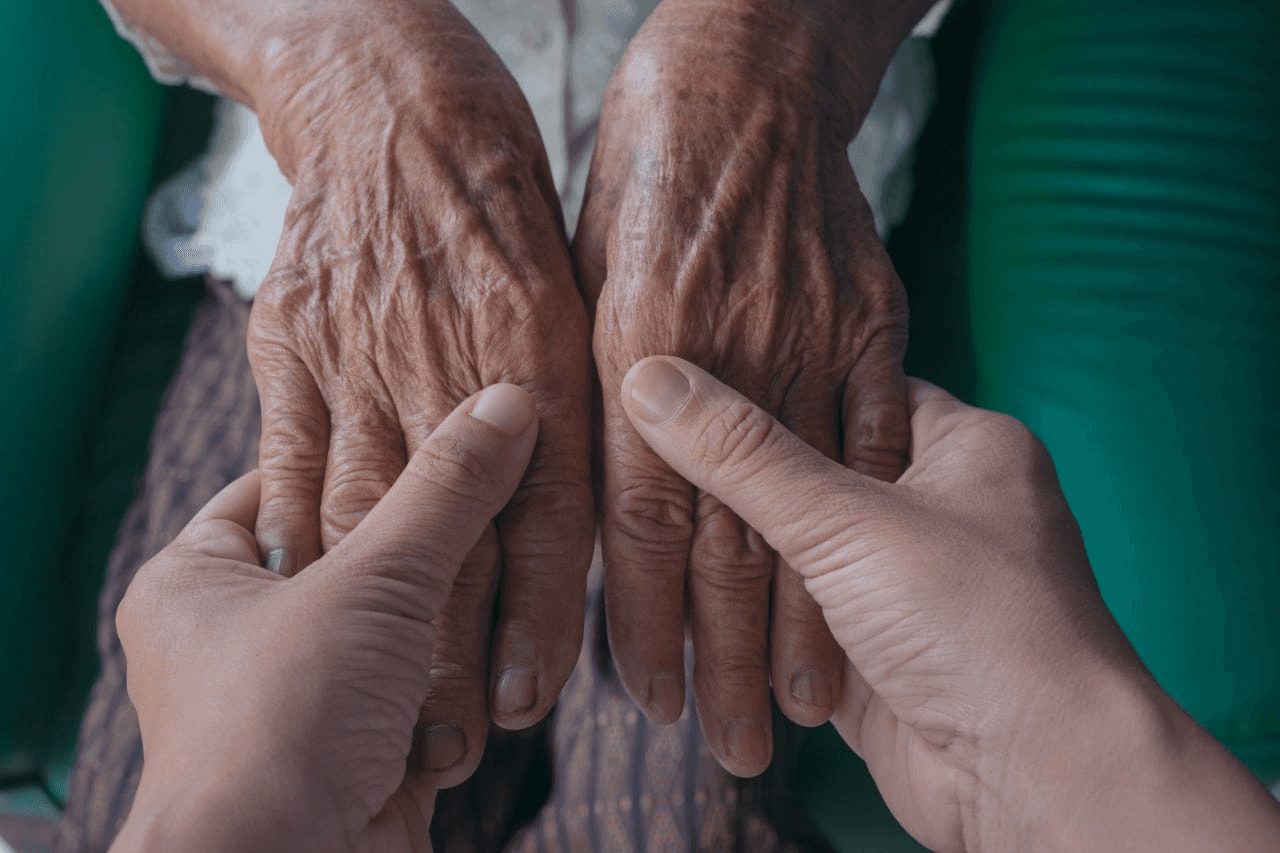 "الفينيق": أكثر من ربع مسني الأردن يواجهون الفقر والعنف