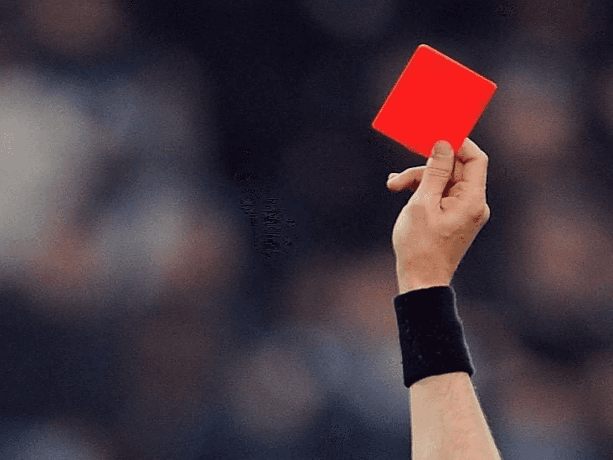 الفيفا تُقر غرامات مالية ضخمة على البطاقات الصفراء والحمراء
