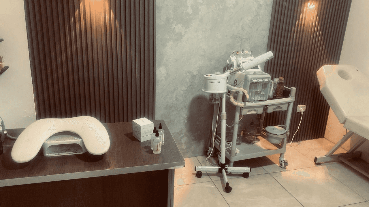 الدار - ضبطت كوادر المؤسسة العامة للغذاء والدواء عيادة تجميل غير مرخص