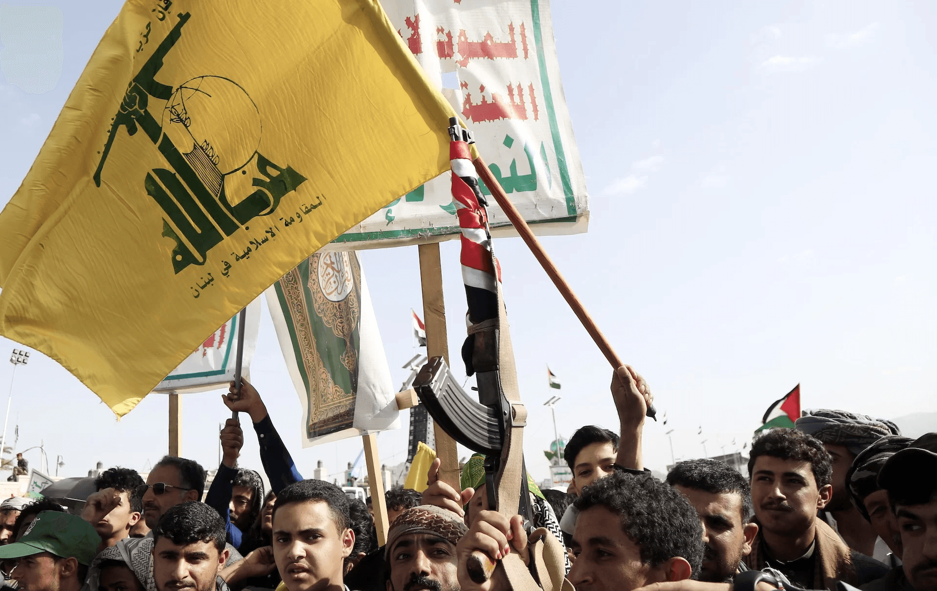 مسؤول يمني: الحرس الثوري الإيراني وحزب الله يديران معارك الحوثي